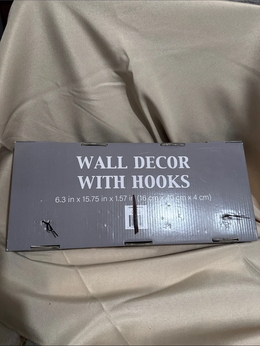 NWT Farmhouse Laundry Room Sign with 4 Hooks - New In Packaging